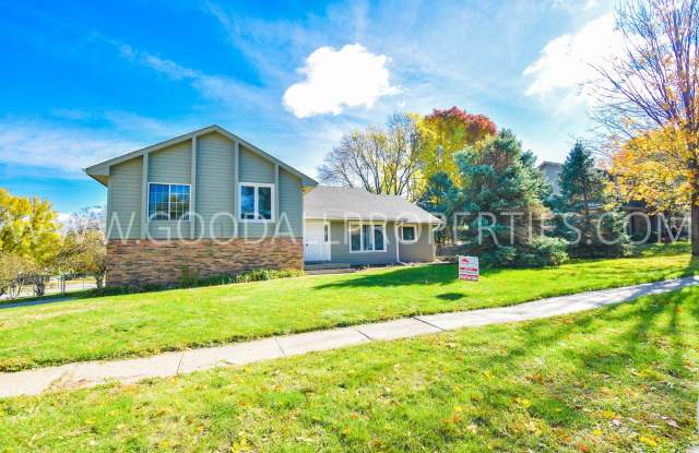 2 Bedroom duplex with Garage in Clive! - 1315 Northwest 92nd Street, Clive, IA 50325