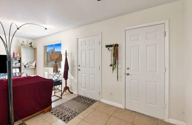 3BR Home w/Fenced yard and Garage-1 Block to Colorado River photos photos