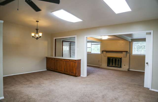 Charming 3-bedroom, 2-bath tucked away in highly desirable Northwood Gallery 4