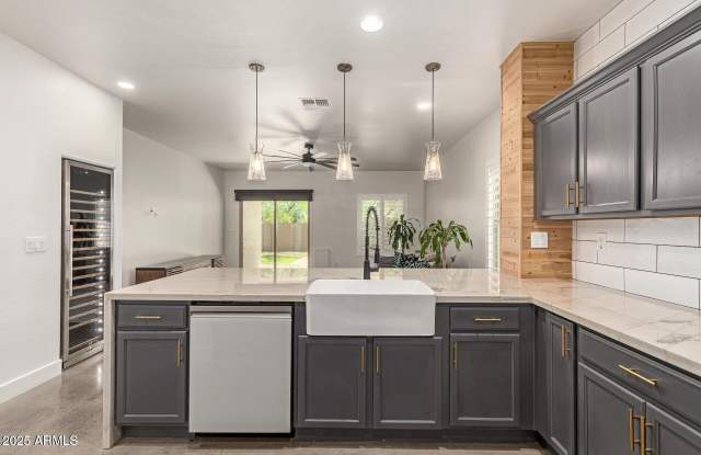 1653 W STRAIGHT ARROW Lane photos photos