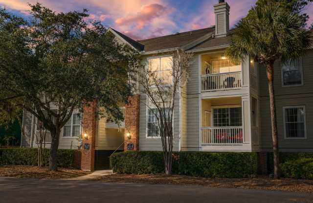 1600 Long Grove Drive Gallery 1