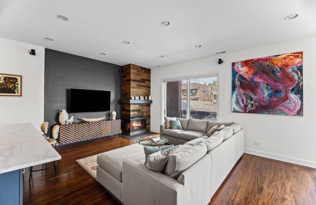 831 N Paulina Street Gallery 4
