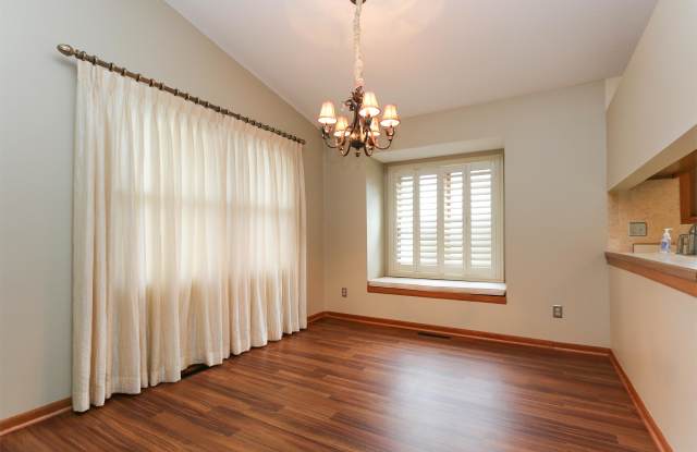 5302 Highpointe Drive Gallery 3