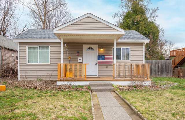 914 6th St photos photos