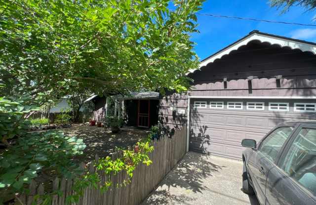 HAYWARD HILLS!!! BEAUTIFUL TWO STORY HOUSE IN DESIREABLE NEIGHBORHOOD ACROSS THE STREET FROM THE AMAZING EAST AVE PARK. Lots of street parking, bonus room, and much more photos photos
