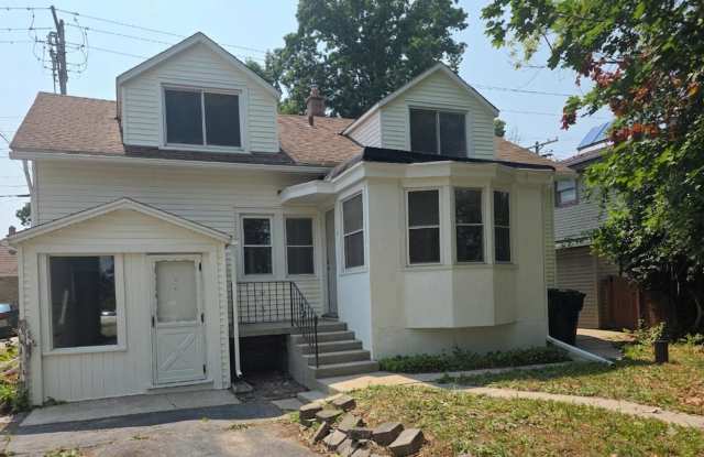 Spacious & Bright 4 BR Single-Family Home – Fully Renovated! Gallery 1