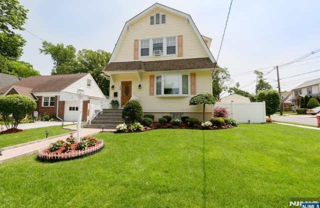 890 Summit Avenue photos photos