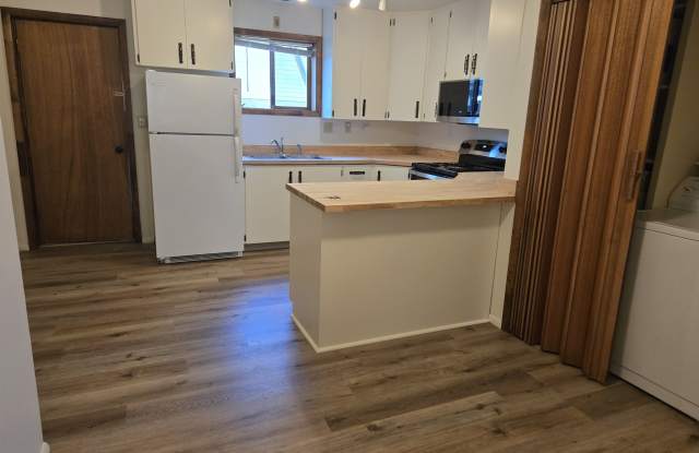 418 West Babcock Street - A Gallery 4