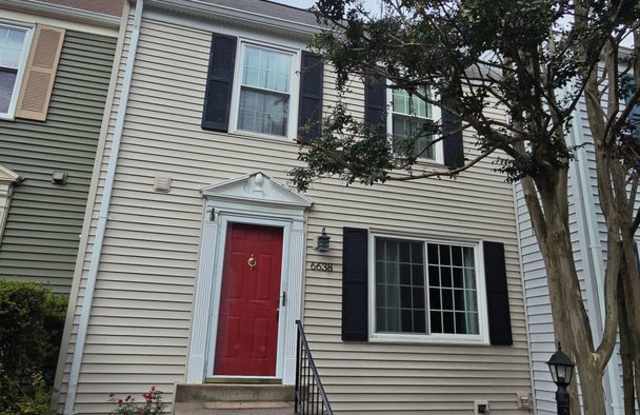 Updated 3 Level TH in Amberleigh Gallery 1