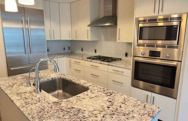 Stunning 2 bed (Primary bedroom + den w/closet), 2 bath condo located in the heart of downtown Bethesda. Gallery 4