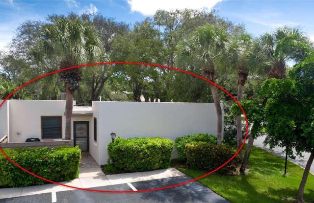 401 PALM TREE Drive Gallery 1