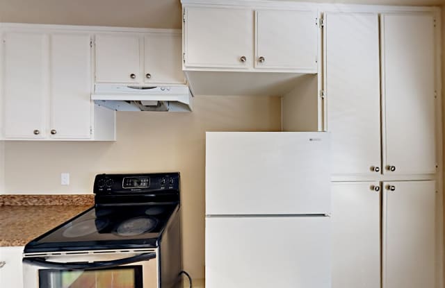 4966 Auburn Dr Apt 2 Gallery 4
