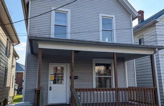 Three Bedroom, Single Family Home with Lots of Living Space - 388 Pine Street, Meadville, PA 16335