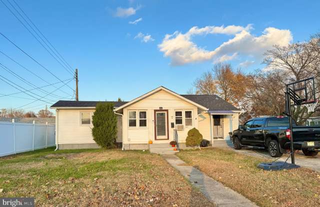 50 CHESTNUT Street unit: B - 50 Chestnut Street, Pennsville, NJ 08070