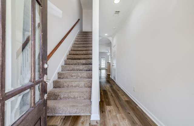 3-Bedroom End-Unit Townhome in Gated Weslyn Park Gallery 4