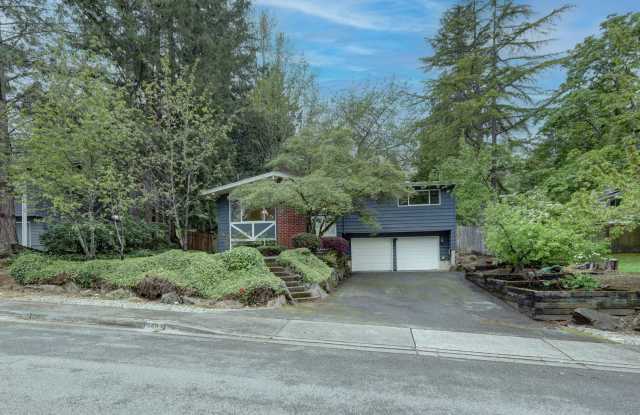 Beautiful 4bd, 2.5ba Home by Marymoor Park Available Now! photos photos