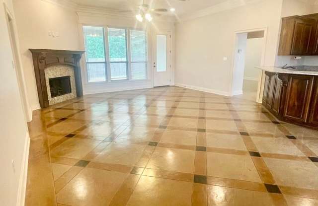 Charming 3 Bedroom 2 Bath home for Rent Gallery 3