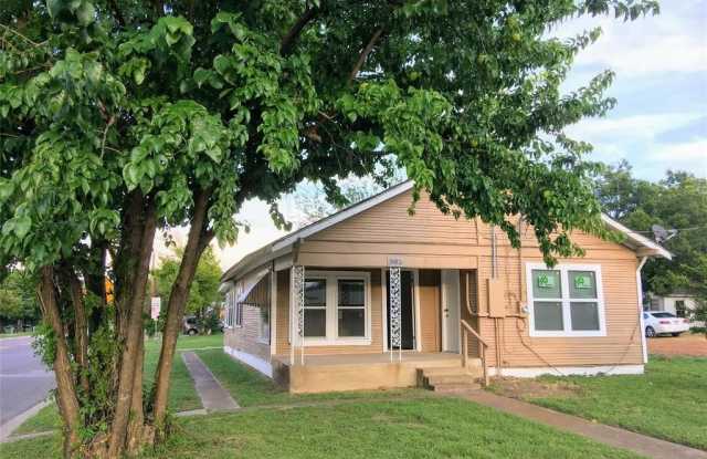 701 Lakey Street - 701 Lakey Street, Denton, TX 76205