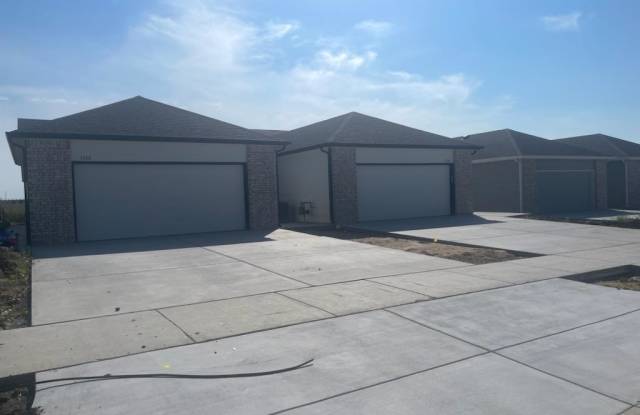 5226 North Cypress Street - 5226 North Cypress Street, Bel Aire, KS 67226