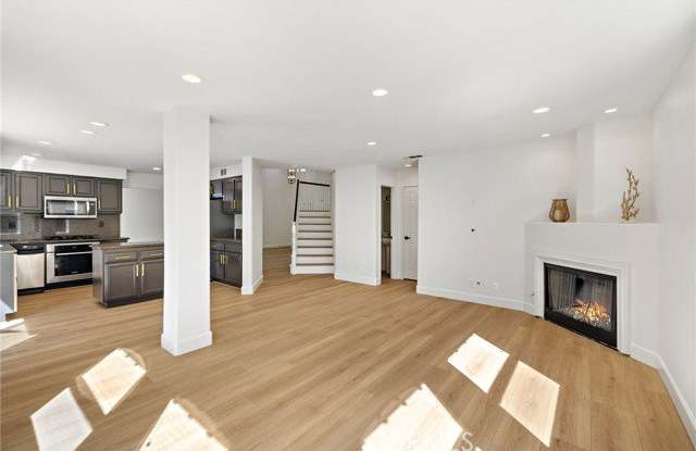 2 Bootstrap Court Gallery 2