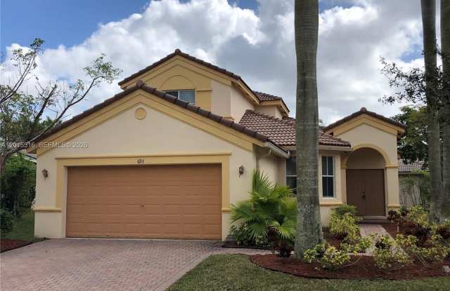 693 Live Oak Ln photos photos