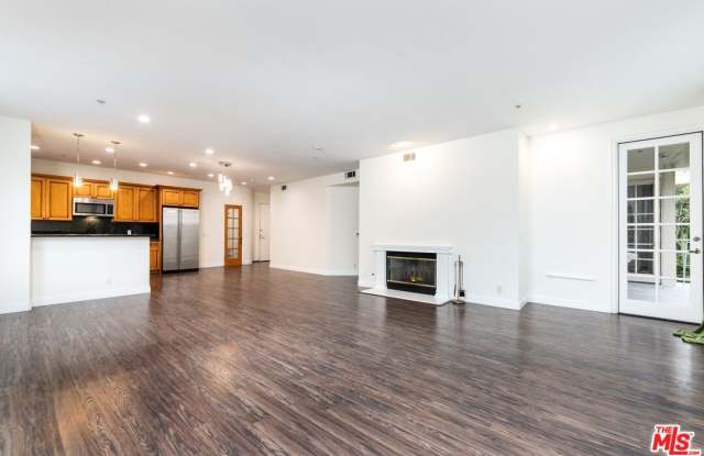 117 N Gale Dr Gallery 1