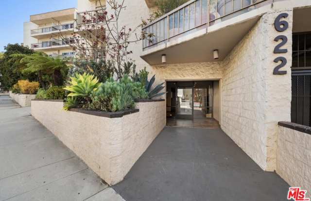 622 S Barrington Ave - 622 South Barrington Avenue, Los Angeles, CA 90049