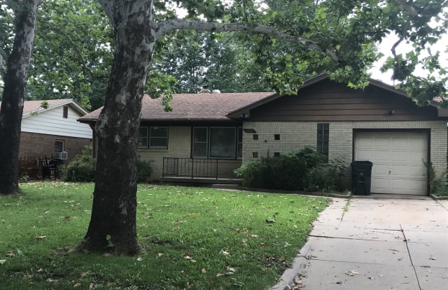 2027 S Edgemoor St - 2027 South Edgemoor Street, Wichita, KS 67218