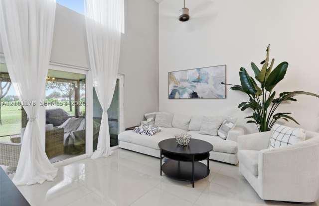 7532 Pinewalk Dr S Gallery 1