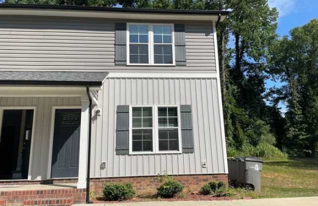 1004 Richard Avenue Gallery 1