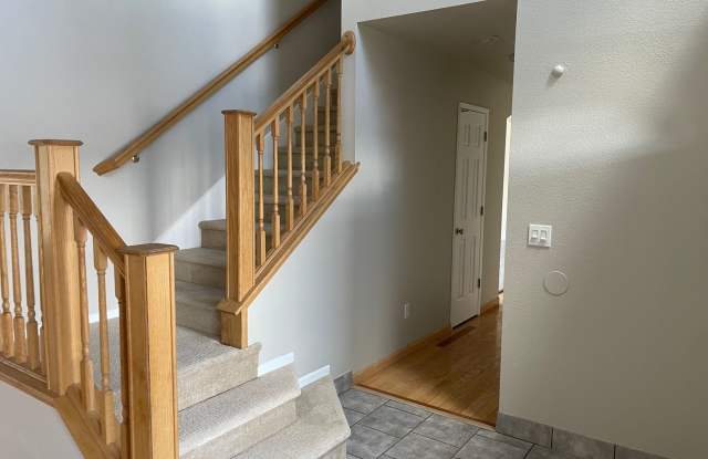 4 bedroom 2 1/2 bath 3 car garage Gallery 4