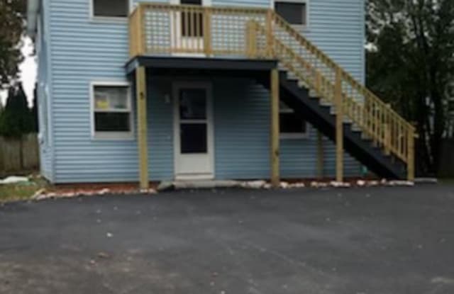 5 Hemlock St 2 - 5 Hemlock Street, Hampton, NH 03842