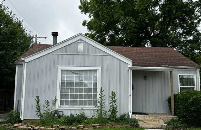 Cute 2 bedroom bungalow next to MSU photos photos