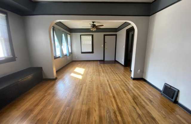 2716 Laurel Avenue Gallery 2