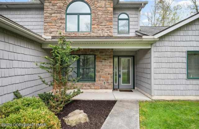 2236 Hillcrest Drive Gallery 2