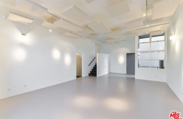 558 Rose Ave unit: 3 photos photos