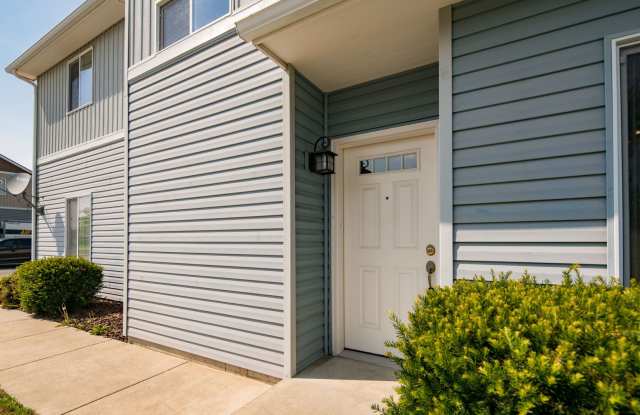 $1125 off of move-in, must sign lease by 10/9/2026. Pet-Friendly 3-Bedroom, 2.5-Bath Two-Story Home with Plank Flooring Gallery 3