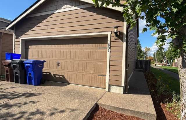 Four Bedrooms! Fenced yard , close to parks and shops, Two car garage photos photos