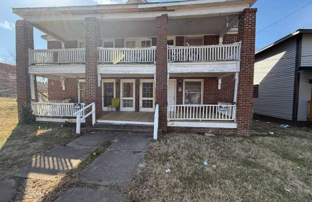 209 Oakwood Street - 2 photos photos 209 Oakwood Street - 2 photos photos