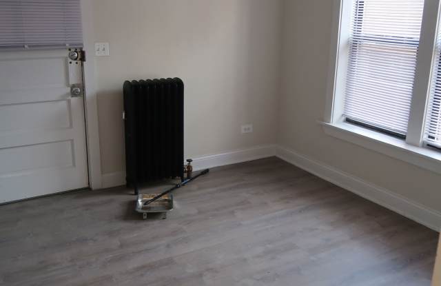1702 West Albion Avenue Gallery 4