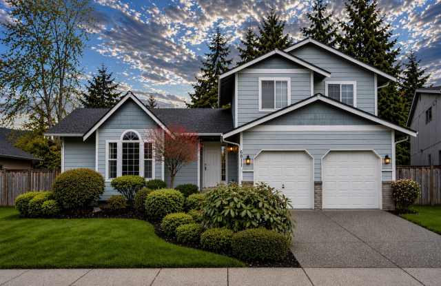 Spacious 3BD/2.5BA in Puyallup | 2-Car Garage + Private Fenced Yard photos photos
