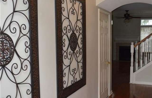 1010 GROVEWOOD Drive Gallery 3