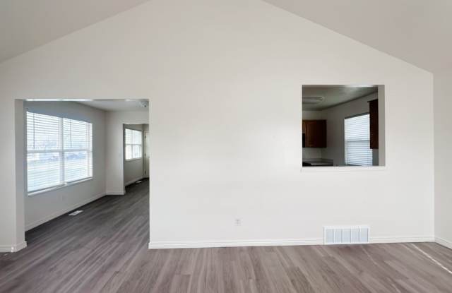 327 N 270 W Gallery 4