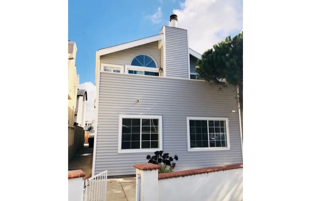 412 E Balboa Boulevard - 412 E Balboa Blvd, Newport Beach, CA 92661