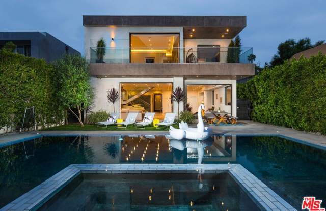 726 N Martel Ave photos photos