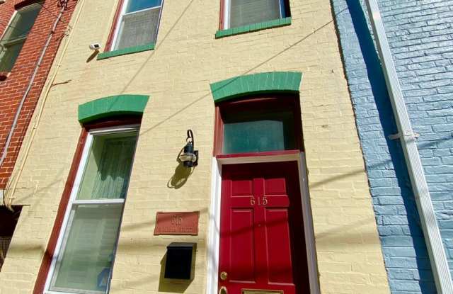 Charming 2 Bedroom/ 1.5 Bathroom Townhome in Fells Point Home w/ Private Patio! photos photos