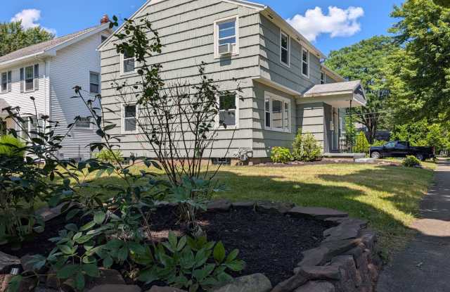 Single Family , (3) bedroom Home in the heart of College Town, (1) bath and (1) Powder Room! Gallery 3