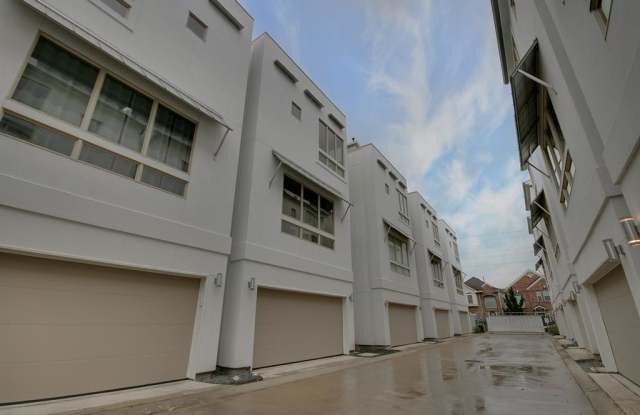 1825 Ennis Street Gallery 2