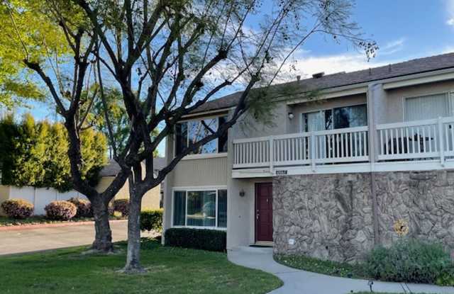 Moorpark 3 bed 2.5 bath Townhome close to Moorpark College photos photos