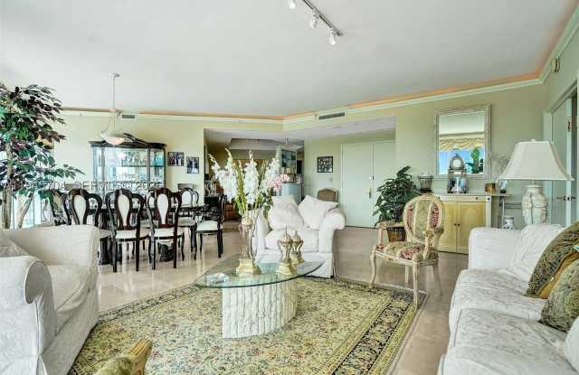 19955 NE 38th Ct Gallery 4